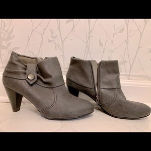 Mudd ocean charcoal booties